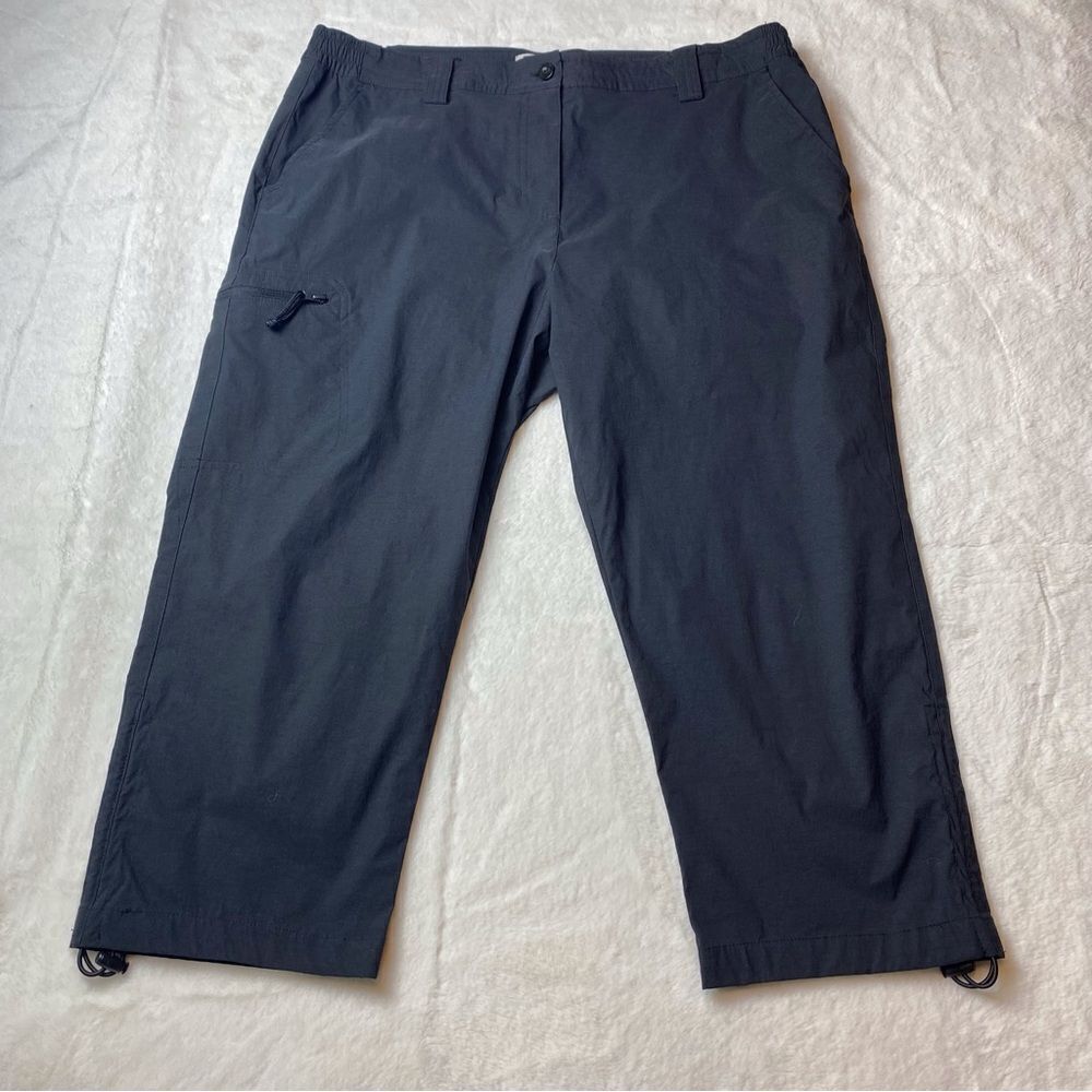 Mountain Warehouse Black Capris Size 10